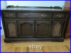 Vintage Magnavox Stereo Console Radio, Record Player, 8-Track, Pick-up CT