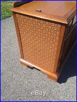 Vintage Magnavox Wooden Radio Stereo Record Player Cabinet Console Speaker Phono