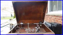 Vintage Olympic Tru-Base Tube AM radio phonograph Record player model 6-617