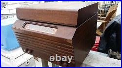 Vintage Olympic Tru-Base Tube AM radio phonograph Record player model 6-617
