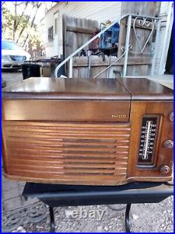 Vintage Philco Tube Radio Phonograph Model 48-1256 with record player Wood Case