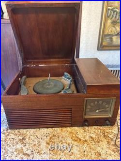 Vintage Philco Tube Radio Phonograph Model 49-1405 with record player Wood Case
