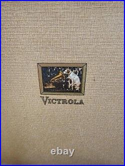 Vintage RCA Victor Victrola Portable Record Player 7-EMP-2K. READ Vintage RCA Victor Victrola Portable Record Player 7-EMP-2K. READ