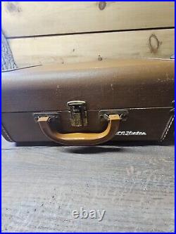 Vintage RCA Victor Victrola Portable Record Player 7-EMP-2K. READ Vintage RCA Victor Victrola Portable Record Player 7-EMP-2K. READ