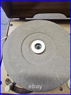 Vintage RCA Victor Victrola Portable Record Player 7-EMP-2K. READ Vintage RCA Victor Victrola Portable Record Player 7-EMP-2K. READ