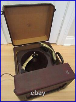 Vintage V-M Voice of Music Phonograph record player TRI-O-MATIC 1950's Vintage V-M Voice of Music Phonograph record player TRI-O-MATIC 1950's