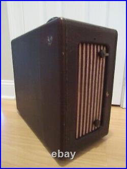 Vintage V-M Voice of Music Phonograph record player TRI-O-MATIC 1950's Vintage V-M Voice of Music Phonograph record player TRI-O-MATIC 1950's