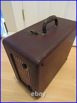 Vintage V-M Voice of Music Phonograph record player TRI-O-MATIC 1950's Vintage V-M Voice of Music Phonograph record player TRI-O-MATIC 1950's