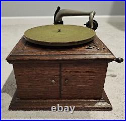 Vintage Victor Victrola Phonograph VV IV Talking Machine Record Player Working Vintage Victor Victrola Phonograph VV IV Talking Machine Record Player Working