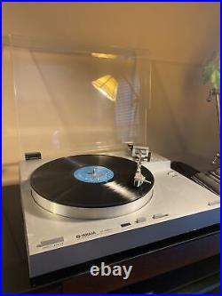 Vintage Yamaha P-550 Fully Automatic Turntable Record Player