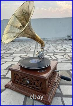 Working Vintage Gramophone Phonograph Record Player Collectible