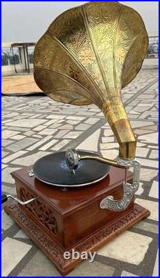 Working Vintage Gramophone Phonograph Record Player Collectible