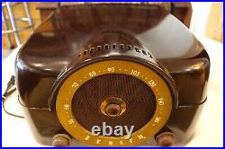 ZENITH Model J664 Cobra Matic Bakelite Radio/Record Player Combo, NICE
