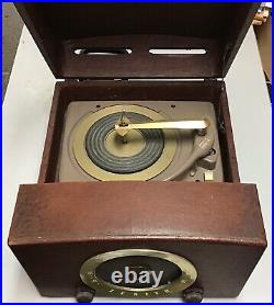 Zenith Bakelite COBRA-MATIC Strobescopic Tube Radio Phonograph Record PlayerR26