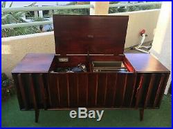 Zenith Vintage 1969 Stereo Record Player Console Model Z931